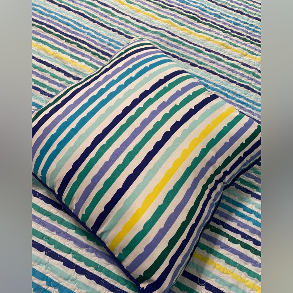 6 piece Reversible Quilted Queen Size Bedding Set - Picture 9 of 9
